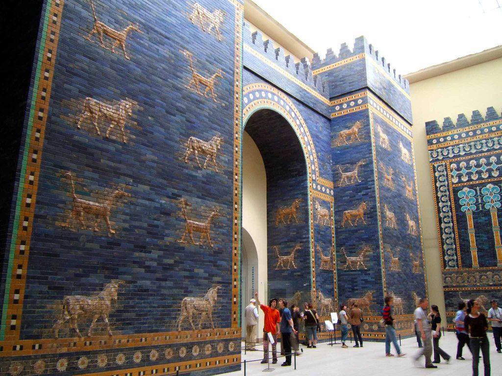 Ishtar Gate Ishtar Gate, Babylon, Iraq ca 575bce Nebuchadnezzar s babylon was a mudbrick city, but all the main religious and state structures were faced in blue brick.