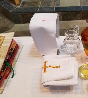 Water Cruet Finger Towel Lavabo (Under Towel) Water Cruet brought up to the Altar by Server 2 after the General