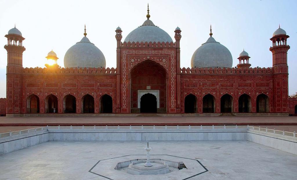 curid=30088800 Badshahi Mosque, Pakistan By Aizads - Own