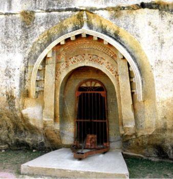 Previous caves from 3 rd century BCE (Ashoka s time), in Bihar, are