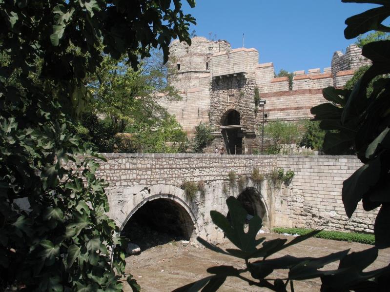 org/wikipedia/commons/2/20/bridge_and_gate_of_springs%2c_theodosian_walls%2c_constantinople.jpg 4. What purpose did the walls serve?