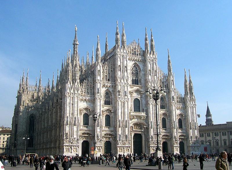 It utilized thin walls, flying buttresses, pointed arches,