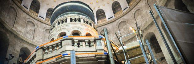 Restoration of the Holy Tomb of Christ: The Aedicule a bit Hidden yet Accessible JERUSALEM (Jul 14, 2016) Restoration of the Holy Tomb of Christ at the Holy Sepulchre started some three months ago.