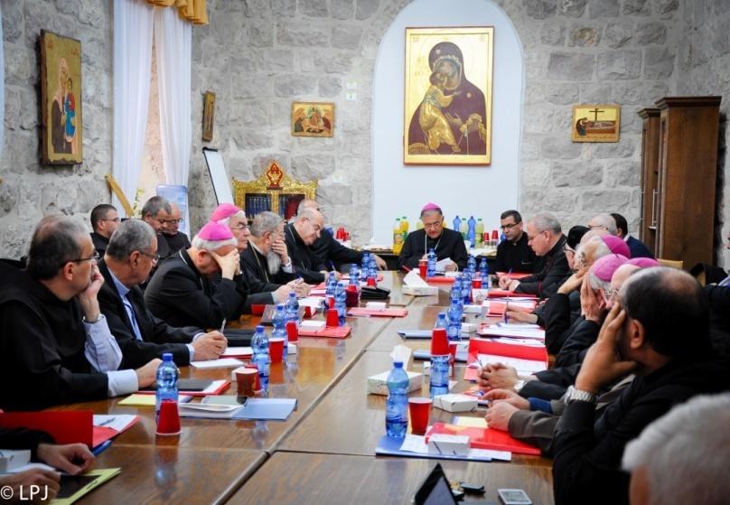 A New Vision for Justice and Peace COMMISSION FOR JUSTICE AND PEACE, ASSEMBLY OF THE CATHOLIC ORDINARIES OF THE HOLY LAND A NEW VISION The Assembly of the Catholic Ordinaries has issued a statement