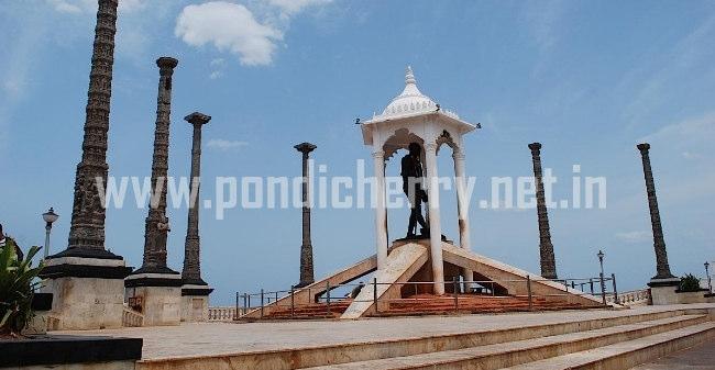 PROMENADE The 1.5 km long promenade running along the beach is the pride of Pondicherry.