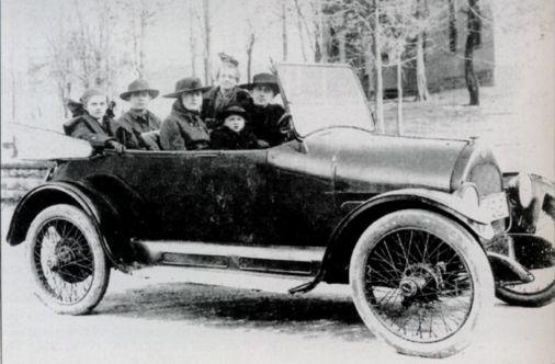 Published November 22, 2003 7:33 PM CST: Herald Citizen Newspaper, Cookeville, TN Myrtle Hurst Barnes (1877 1952), wife of Jesse Crockett Barnes, is seen in this car in 1918.
