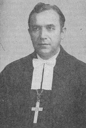 Lõpetanud Riia vaimuliku seminari 1894, ordineeritud preestriks 1899, ülendatud ülempreestriks 1920.