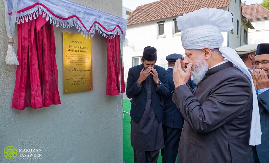 Inauguration of Baitus Samad Mosque, Giessen In the late afternoon of 21 August 2017, Huzoor departed from Baitus Sabuh to inaugurate the Baitus Samad Mosque in the German city of Giessen, a