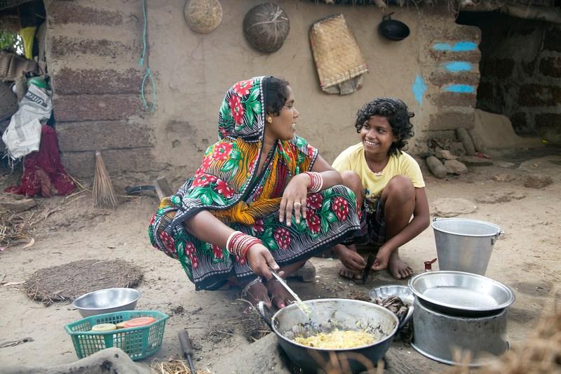 FIRST SUNDAY OF LENT MARCH 5, 2017 CRS Rice Bowl Week One: Focus on India Priyanka Baliar Singh (age 12) with her mother, Megharani (Megha) Baliar Singh, as she cooks outdoors.