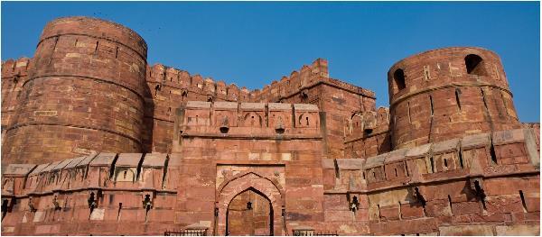1. Agra Fort Overview Agra Fort Agra Fort was built by Raja Badal Singh and the fort was previously called Badalgarh Fort.