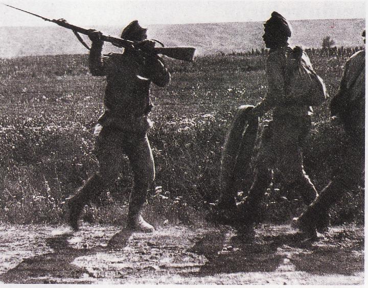 Source A ( A photograph of Deserting Russian Soldiers in WW1)