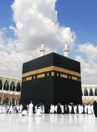UMRAH PLUS Dome Tours organises tailor-made Umrah packages for individuals, families, and groups throughout the year.