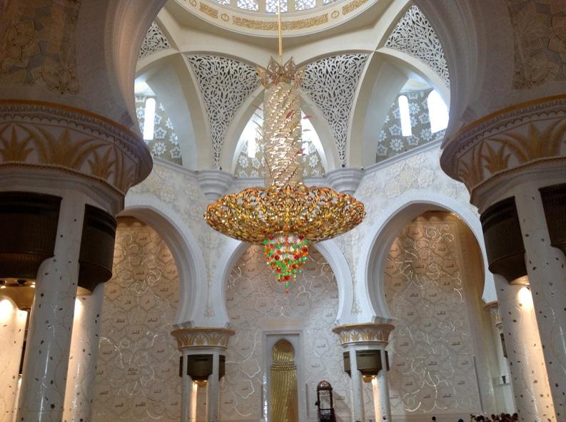 Design After completing the first phase of the mosque, the foundations and concrete structure, the building was finished with a decoration of Greek and Italian white marble, which is considered to be