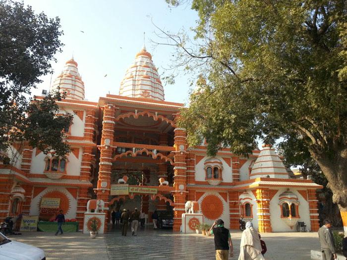 This temple is located in one of the congested area of Delhi. So the tourists can easily find out this temple from near Gurgaon Railway station.