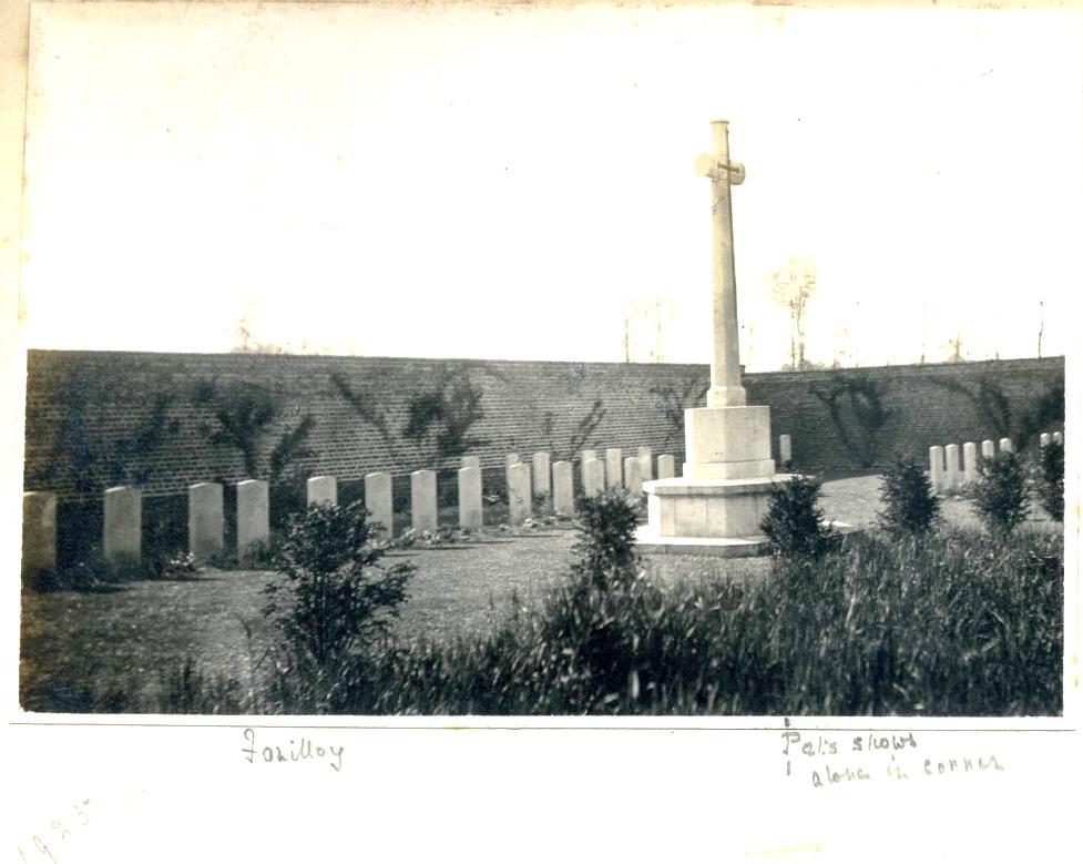 Master Pat was buried at Fouilloy in France. Dated in Mrs Clowes writing to 1925 are photographs of the cemetery.