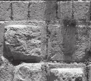 ILLUSTRATOR PHOTO/G.B. HOWELL (35/62/55) Stones that are part of the foundation of Herod s temple at Jerusalem.