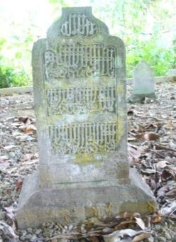 Figure 9 The tombstone at Makam Ziarat Raja Raden, Pekan, Pahang shows the mihrab beautifully carved on the surface of the tombstone. 7.