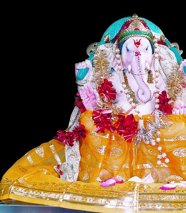 Thousands in Toronto See Ganesha Miracle Thousands of Hindus, non-hindus, believers, nonbelievers, and sceptics last month flocked to the Vishnu Mandir in Richmond Hill and the Vaisno Devi Mandir in