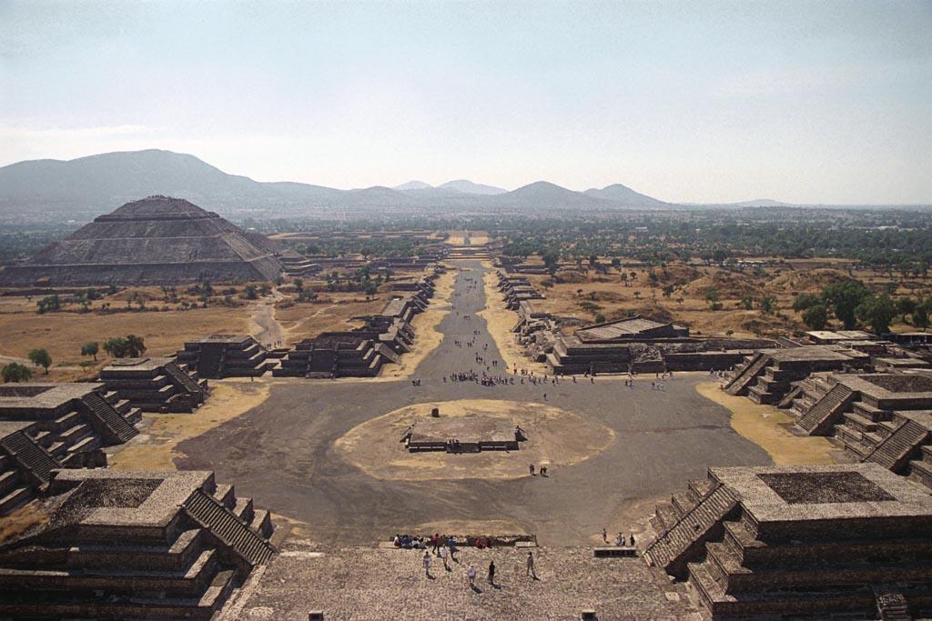Teotihuacan Pyramid of the Sun important ceremonial center extensive trade network (obsidian) begins to decline 650 CE, sacked and then