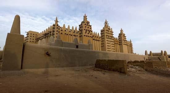 Djenné Mosque in Mali Built with mud bricks It is a UNESCO World Heritage Site,