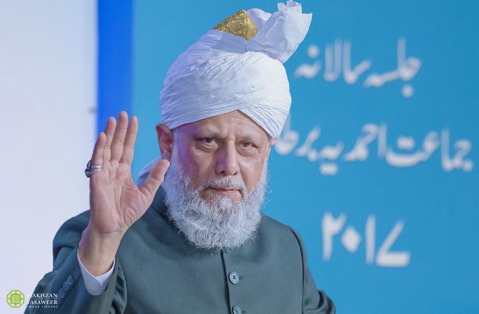 peace. The means to peace are to recognise One s Creator and to serve humanity. Conclusion of Jalsa Huzoor s address concluded just after 6.