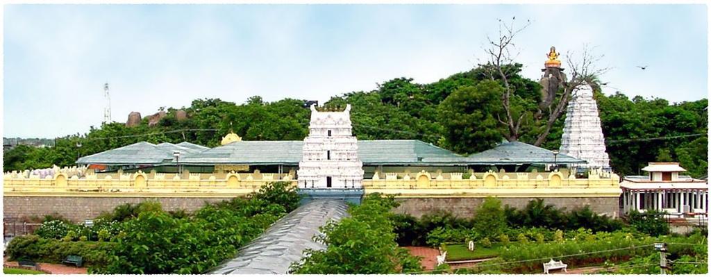 Sri VIDYA Saraswati Temple Wargal Saraswati Temple (right), as the Sri Vidya Saraswati Temple is also known, is one of one of the few temples in India dedicated to Sri Saraswati