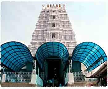 YadagiriGutta temple Yadagirigutta is a popular and extremely powerful Vishnu temple situated on a small hill about 35 miles outside of Hyderabad.