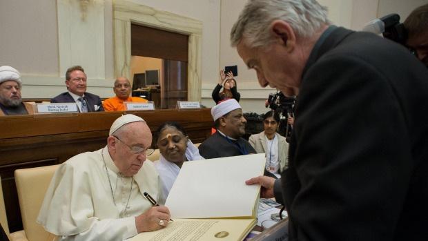 to eradicate slavery by 2020. The signing marks the beginning of a five-year push in churches, mosques, synagogues and temples across the world to send the message that slavery is forbidden by God.