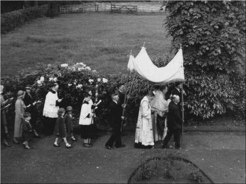 Corpus Christi Procession in 1937. The following extract is taken from the Nuneaton Chronicle dated 25th June 1937.