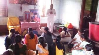 SRI SATHYA SAI SEVA ORGANISATIONS (KARNATAKA) e) Sangameshwar Nagar Samithi : Ladies visited od age home at Shahunagar conducted bhajan, educare and distributed the Prasadam and vibhuti.