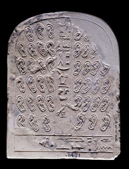 Stelae with ears of listening gods began in the New Kingdom.