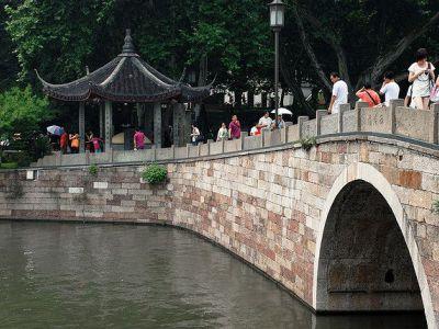 capital of China was in Hangzhou. The temple ground is located near the West Lake, in central Hangzhou. The temple was first constructed in the during the Song Dynasty in 1221 to commemorate Yue Fei.