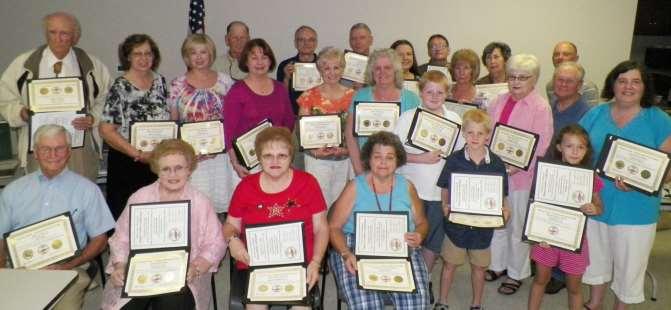 WARREN COUNTY GENEALOGICAL ASSOCIATION Newsletter July/August 2013 201 Locust Street McMinnville, Tennessee Everyone s all smiles as they display their Pioneer Families Certificates.
