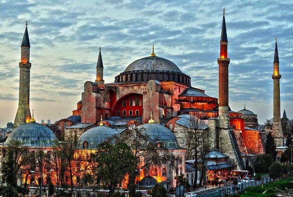Anthemius of Tralles and Isidorus of Miletus. (a theoretical mathematician and a physicist, not architects.) Hagia Sophia, Constantinople (Istanbul,Turkey) 532-537 CE https://youtu.