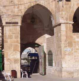 Rose Guide to the Temple The Temple Mount Gates There are 11 open gates that service the Temple Mount and 9 sealed gates.