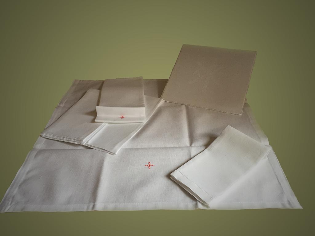 CHAPTER 7 Altar Linens The Office of Divine Worship has received a number of inquiries concerning the care and cleansing of altar linens.
