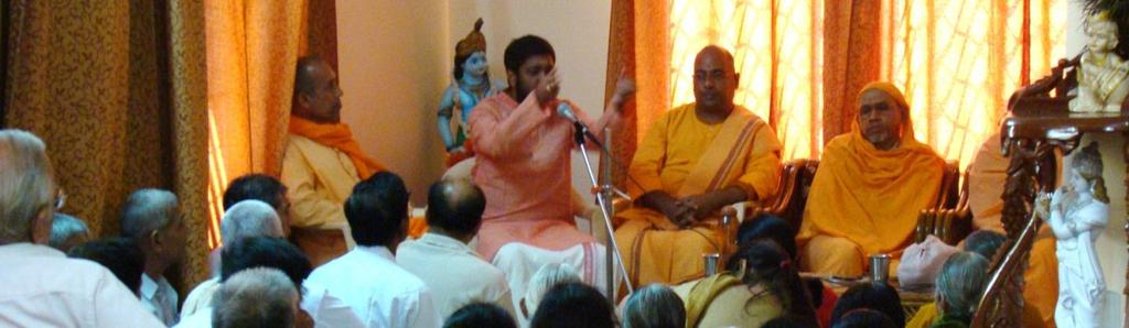 Sri Tattvavidananda Saraswathi Swamiji spoke about the real meaning of a verse from Geeta Panditaah Samadarshinah.