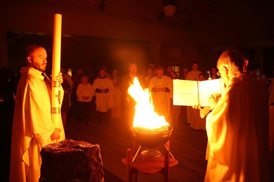 When time can the Easter Vigil begin? The Vigil, by its very nature, must take place at night after sunset. It is not begun before nightfall and should end before daybreak on Easter Sunday.