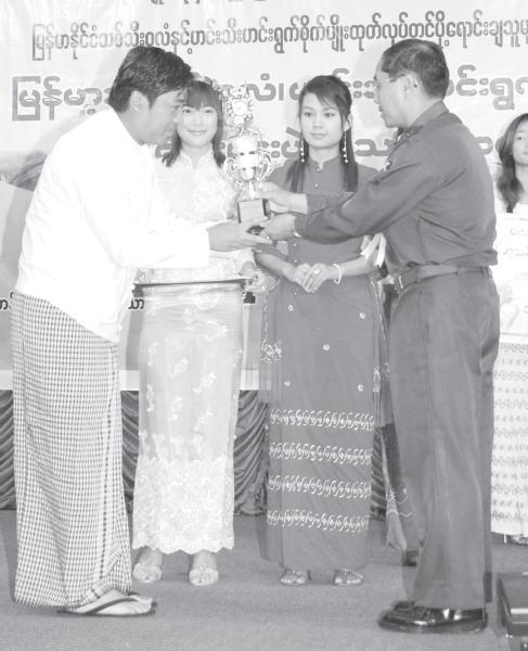 10 THE NEW LIGHT OF MYANMAR Sunday, 6 May, 2007 No 2 Mani Yadana two-storey building of Maha Ponnya Rama Taik (from page 16) Bhaddanta Vepulla of Htanbin Kyaung Pariyatti Sarthintaik, Lt-Gen Khin