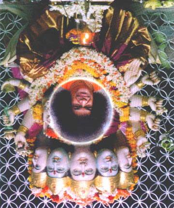 Sai (Eeshvara) Gayathree Mantra OM. Sayeeshvaraaya Vidhmahe Sathya Dhevaaya Dheemahi Thannah Sarvah Prochodhayaath Meaning: We know Sai is Supreme Divinity incarnate. We meditate on this God of Truth.
