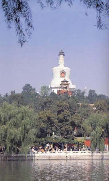 It is square, with a single roof and one door on each side. Figures 4: Simen Pagoda The fourth is the Lamaist style.