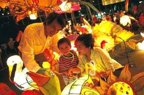 It is Mid-Autumn Festival and millions upon millions of Chinese people are enjoying a break from work or school.