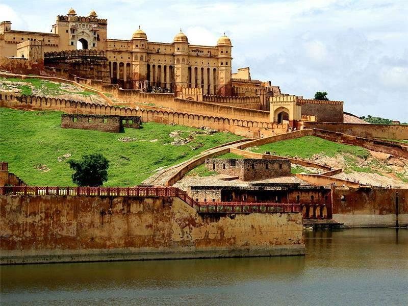 Page 23 of 34 Visit the famous Amer Fort Amer Fort is known