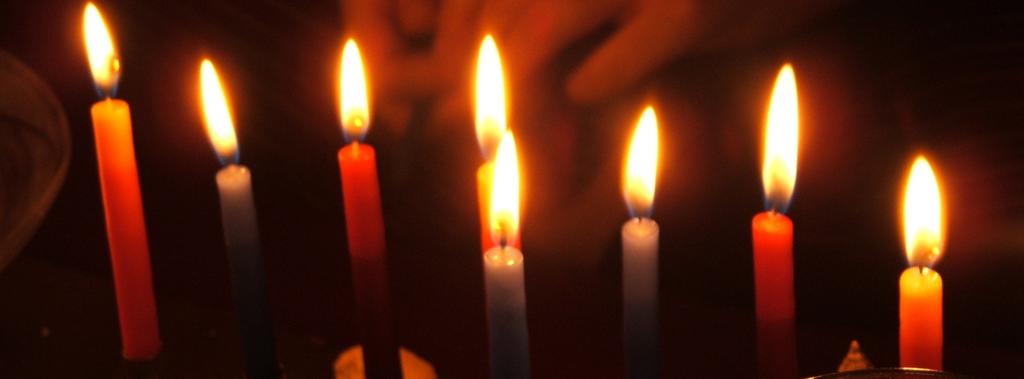 9 Lighting The preferred way to perform the mitzvah is to light the Chanukah lamps with pure olive oil and cotton wicks, since their light is pure, and it recalls the light of the Menorah in the Holy