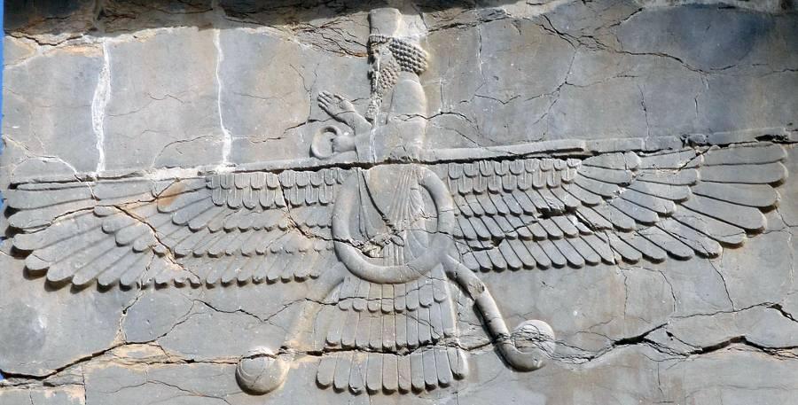 I.1. Farohar/Fravahar Motif What Does it Represent? PART I WHAT DOES THE FAROHAR/FRAVAHAR MOTIF REPRESENT? Farohar motif at Persepolis (Iran), capital of the Persian Achaemenid kings.