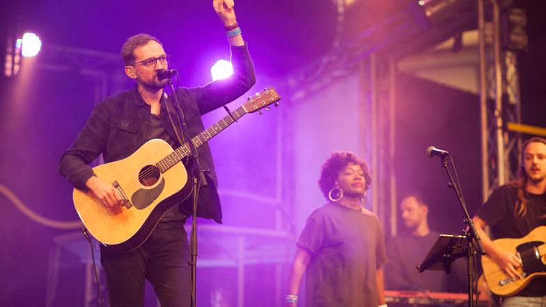 can worship, learn more about Jesus and respond to him.