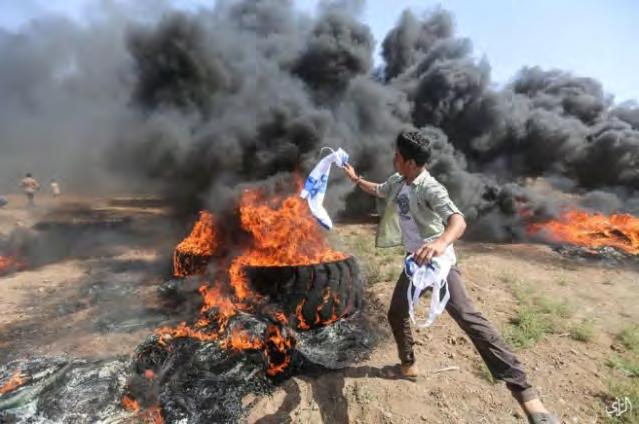 On Saturday, June 9, 2018, fires continued burning in the western Negev, caused by incendiary kites and helium-filled balloons flown into Israeli territory from the Gaza Strip.
