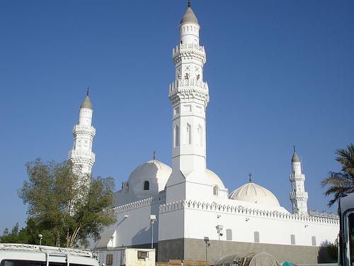 Visiting Madinah 58 When you visit Baqi`, say the du`aa' taught by the Prophet: As-salamu `alaykum ahla ad-diyyari mina al-mu'minina wal-muslimin, wa inna in sha' Allahu bikum lahiqun.