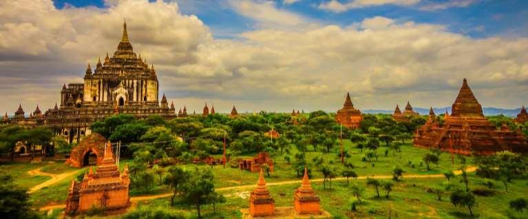 Ananda Pahto: whose interior seems almost Gothic and is considered to be the most beautiful among all the temples of Bagan. Facing outward from the centre of the cube are four 9.5m standing Buddhas.