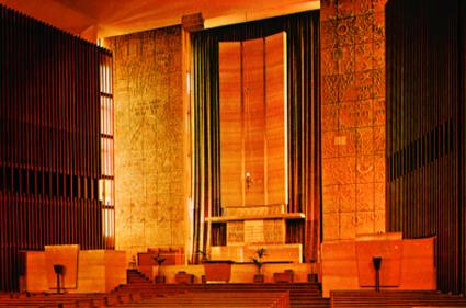The synagogue was dedicated on 9 December 1955. With a congregation of 3000 families, Beth Tzedec is the largest Conservative congretation in North America.